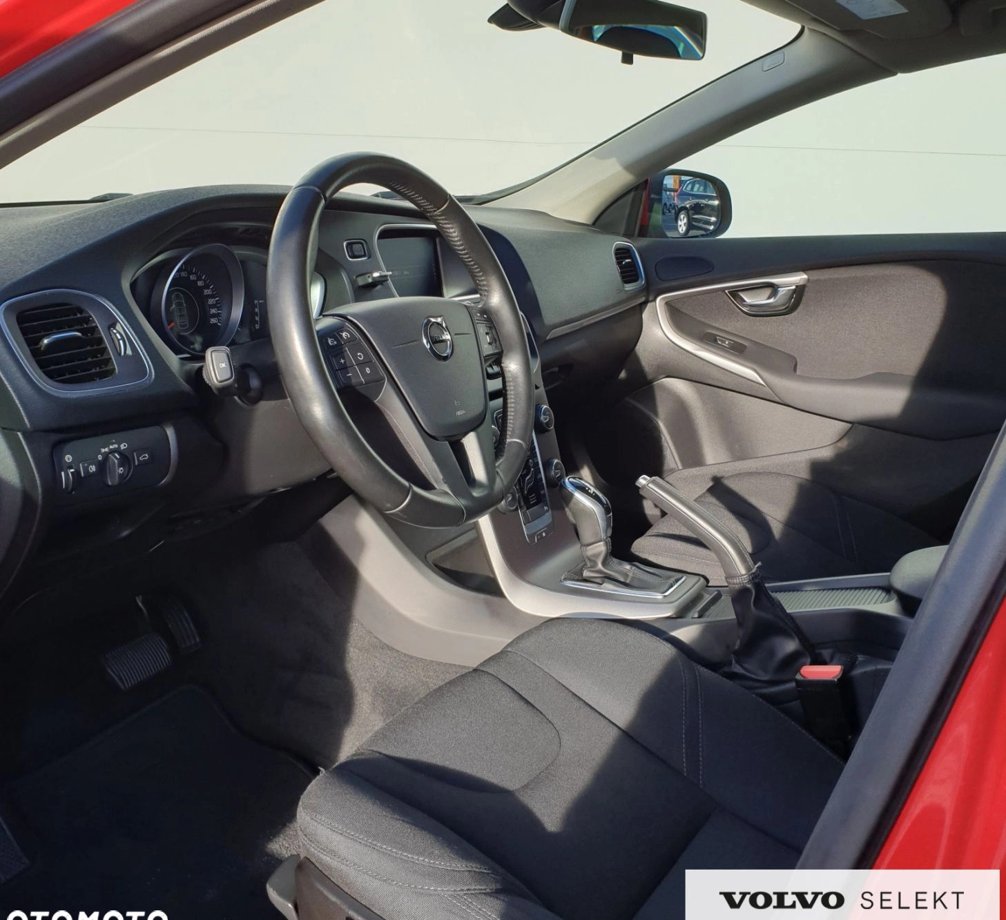 Volvo V40 cena 59900 przebieg: 190800, rok produkcji 2018 z Chojnice małe 172
